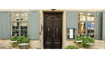 大门上挂镜子什么时候挂最好【镜子挂在门头上面有什么讲究】