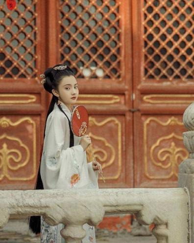 穿自己民族服装的说说【关于民族风衣服的说说】