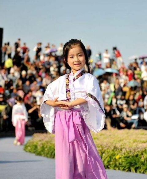 穿自己民族服装的说说【关于民族风衣服的说说】