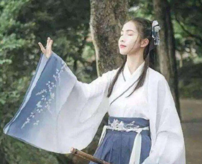 穿自己民族服装的说说【关于民族风衣服的说说】