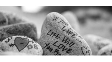 关于爱情伤感扎心的话【经典爱情扎心句子】