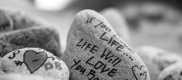 关于爱情伤感扎心的话【经典爱情扎心句子】