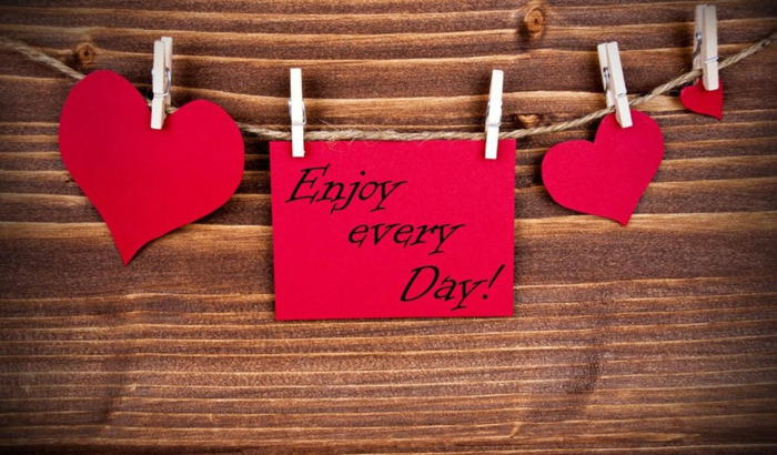 关于爱情伤感扎心的话【经典爱情扎心句子】