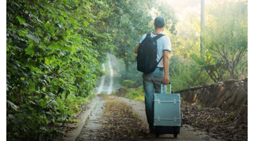 远离家乡出门奋斗的励志句子【在外奋斗的人心情短语】