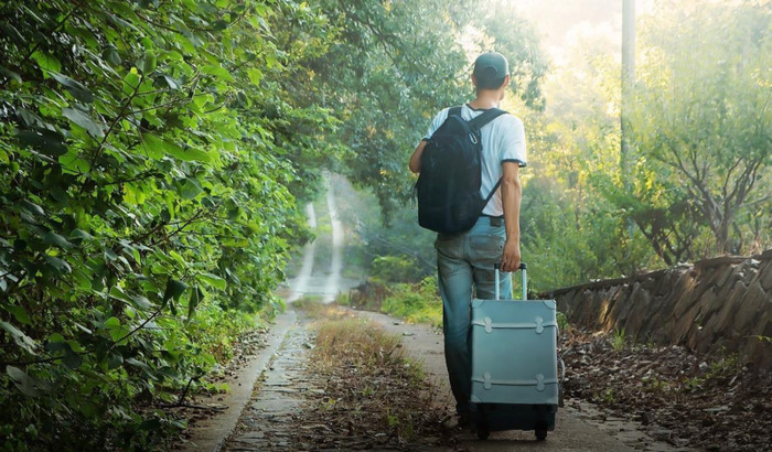 远离家乡出门奋斗的励志句子【在外奋斗的人心情短语】