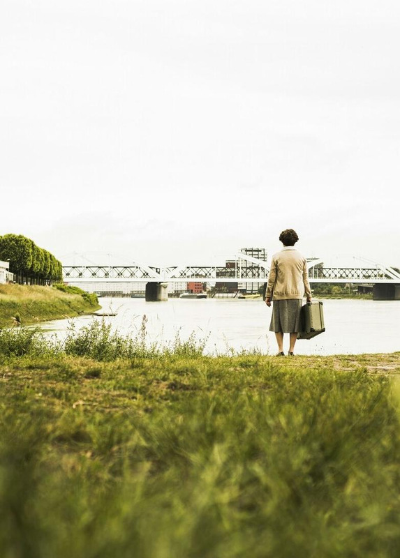 远离家乡出门奋斗的励志句子【在外奋斗的人心情短语】