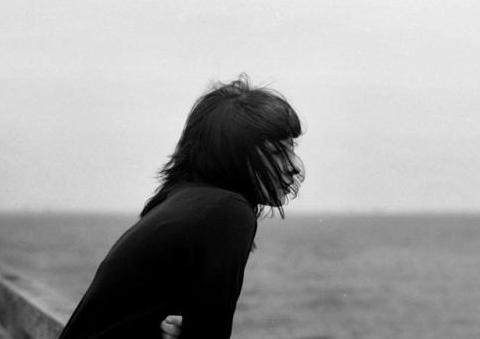 在夜深人静的时候想起了他