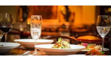 赞美朋友晒美食的句子