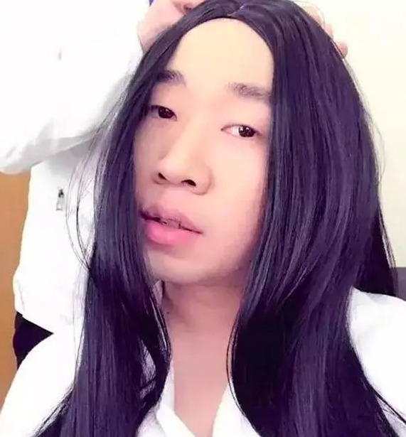 只要不卸妆见真人,还是很安全滴~~~~对于普通人而言,ps也是让我们少了