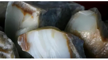 和田玉籽料和山料区别【和田玉籽料和山料的密度一样吗】