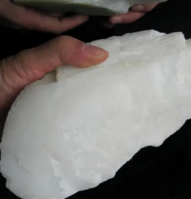 和田玉籽料和山料区别【和田玉籽料和山料的密度一样吗】