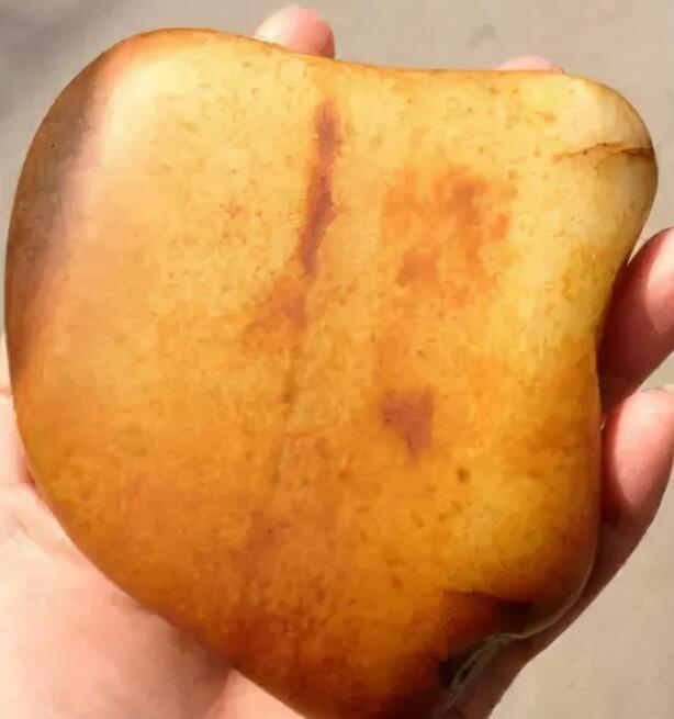 和田玉籽料和山料区别【和田玉籽料和山料的密度一样吗】