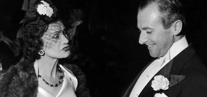 香奈儿的标志logo含义【香奈儿的标志logo衣服】