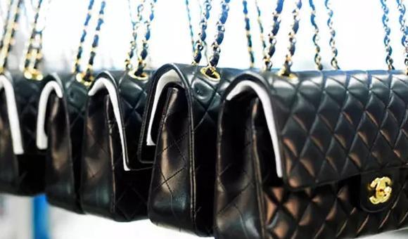 香奈儿的标志logo含义【香奈儿的标志logo衣服】