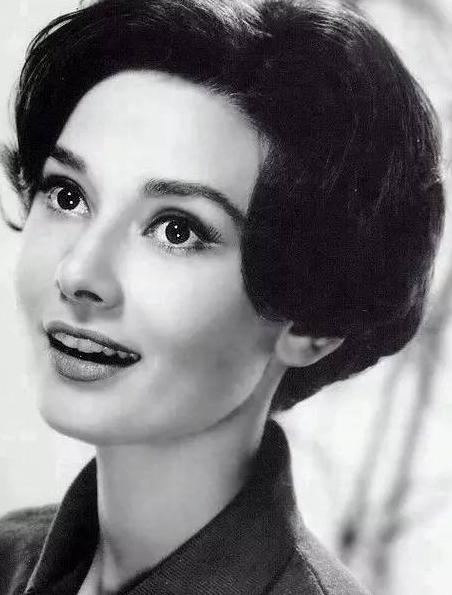 纪梵希logo设计理念【纪梵希logo演变过程】