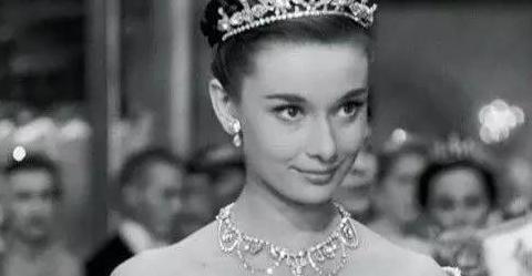 纪梵希logo设计理念【纪梵希logo演变过程】