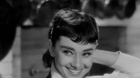 纪梵希logo设计理念【纪梵希logo演变过程】