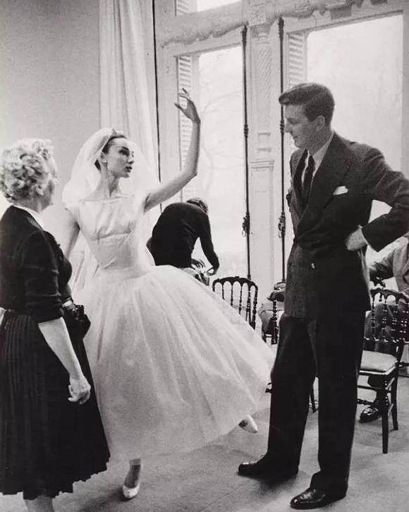 纪梵希logo设计理念【纪梵希logo演变过程】