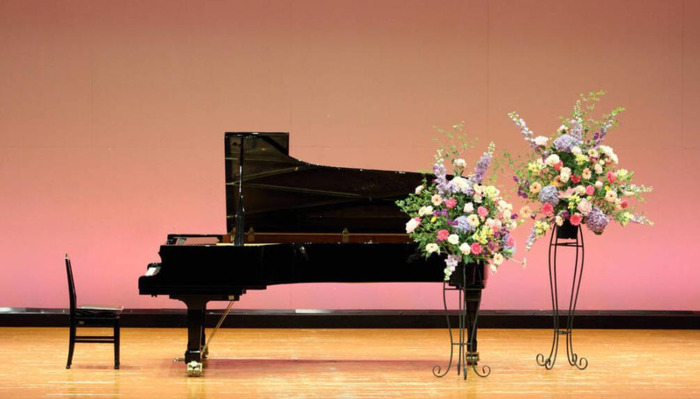 形容钢琴琴声美妙的句子【形容钢琴音色好听的词语】