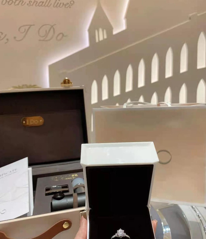 结婚戒指女方戴哪个手上【已婚女人戒指戴在哪个手指最适合】