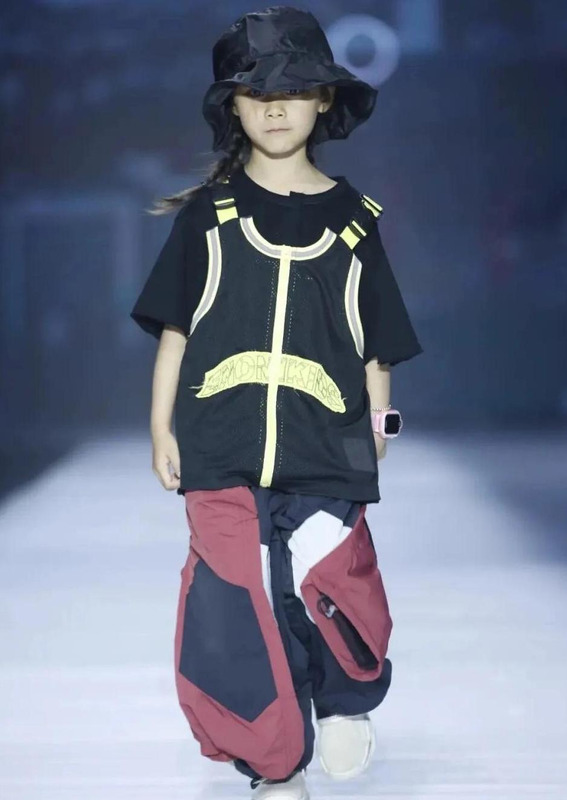 时装秀表演节目【模特步的基本步法】