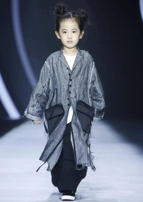 时装秀表演节目【模特步的基本步法】