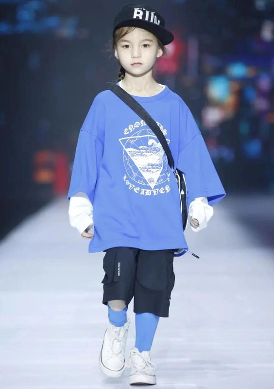 时装秀表演节目【模特步的基本步法】