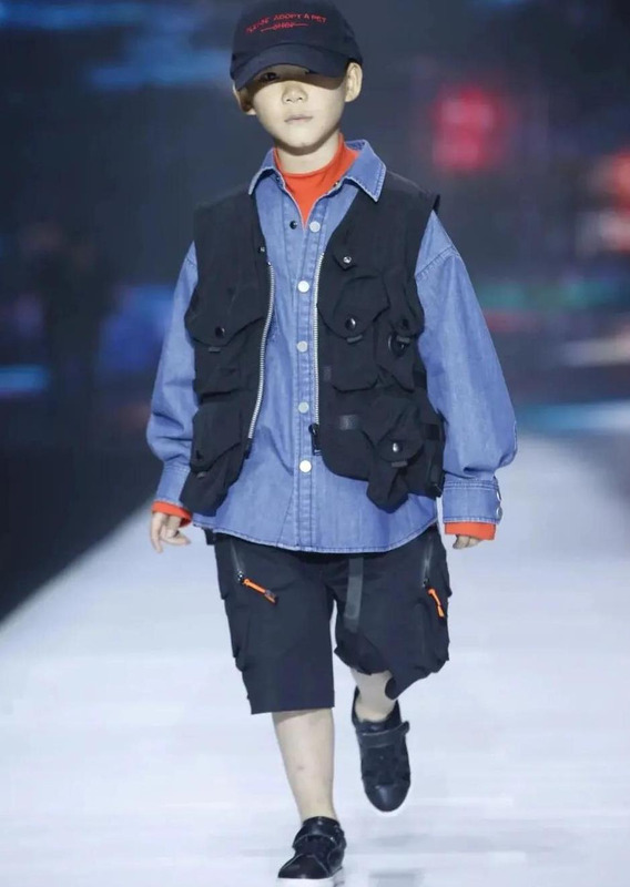 时装秀表演节目【模特步的基本步法】