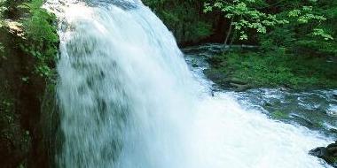 女人梦见地上厚厚的白雪【女人梦见厚厚的白雪周公解梦】