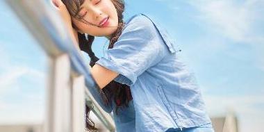 女人梦见地上厚厚的白雪【女人梦见厚厚的白雪周公解梦】