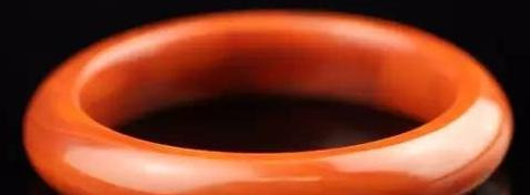 南红为什么戴右手【南红手链佩戴左手还是右手】