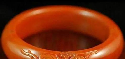 南红为什么戴右手【南红手链佩戴左手还是右手】