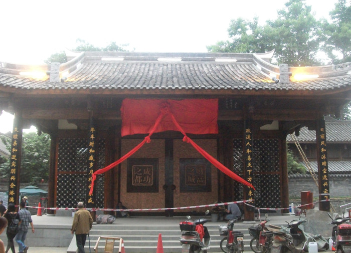 成都晚上住在宽窄巷好还是春熙路好【春熙路与宽窄巷子哪里更繁华】