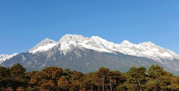 泸沽湖和香格里拉哪个更值得去夏天【泸沽湖和香格里拉哪个更值得去10月】