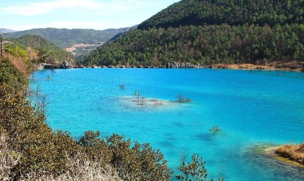 泸沽湖和香格里拉哪个更值得去夏天【泸沽湖和香格里拉哪个更值得去10月】