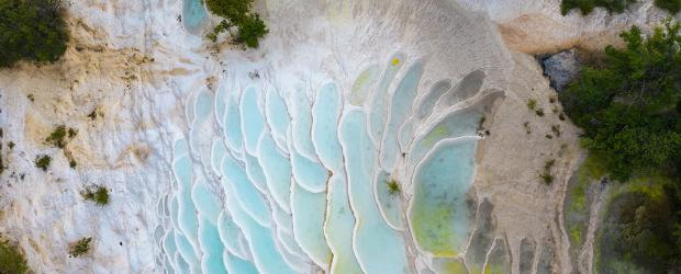 泸沽湖和香格里拉哪个更值得去夏天【泸沽湖和香格里拉哪个更值得去10月】