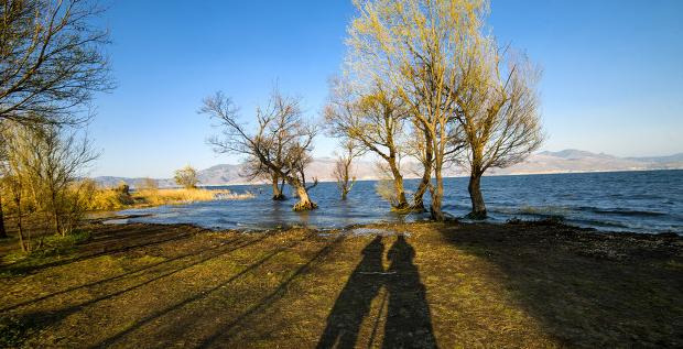 泸沽湖和香格里拉哪个更值得去夏天【泸沽湖和香格里拉哪个更值得去10月】