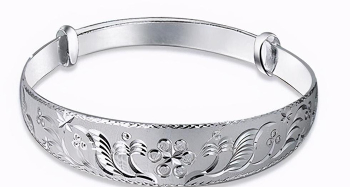 银子发黄是不是真的【银子偏黄是真的吗】