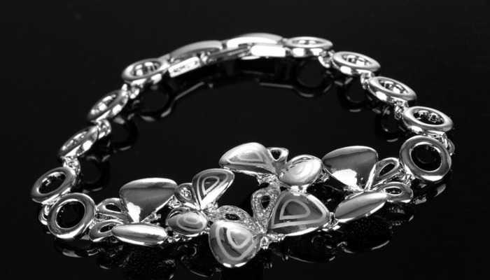 手镯戴左手还是戴右手比较好男【手镯戴左手还是戴右手比较好银】