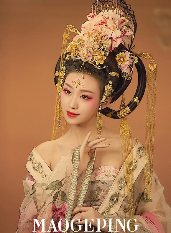 毛戈平化妆学校学费多少钱【毛戈平学费价格表学美甲】