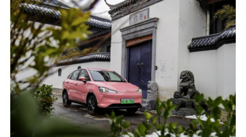 neta汽车粉色车【哪吒neta汽车】