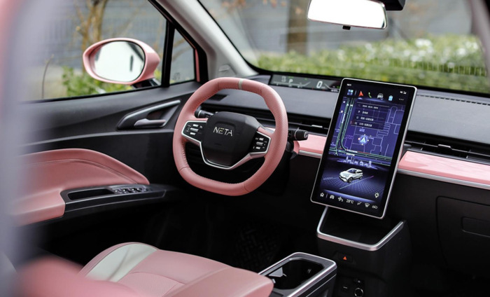 neta汽车粉色车【哪吒neta汽车】