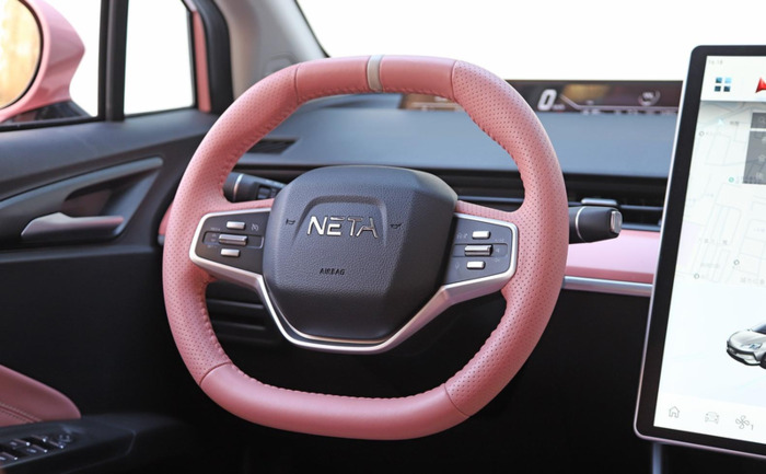 neta汽车粉色车【哪吒neta汽车】