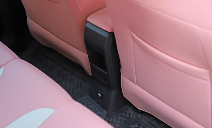 neta汽车粉色车【哪吒neta汽车】