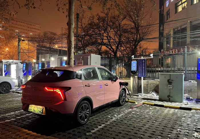 neta汽车粉色车【哪吒neta汽车】