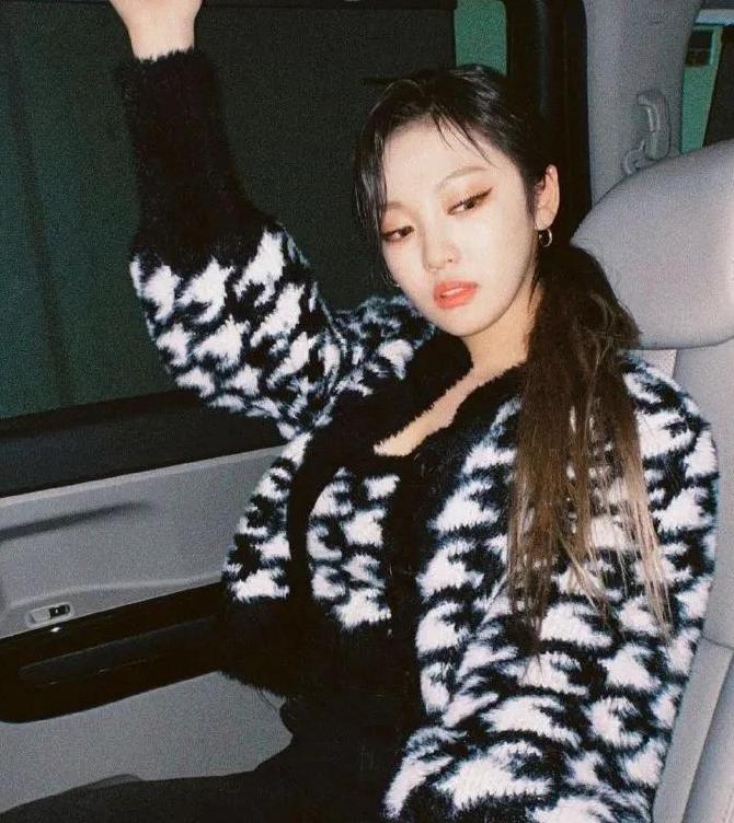 黑茶色染完掉色吗【染了黑茶色不好看】