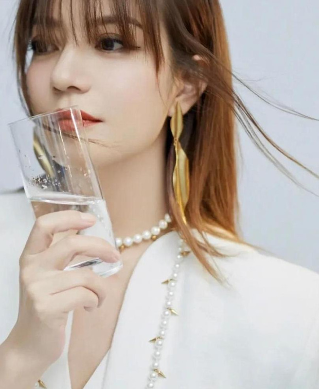 黑茶色染完掉色吗【染了黑茶色不好看】