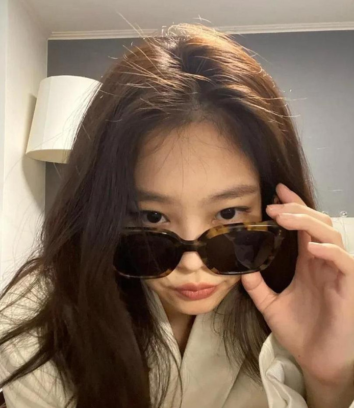 黑茶色染完掉色吗【染了黑茶色不好看】