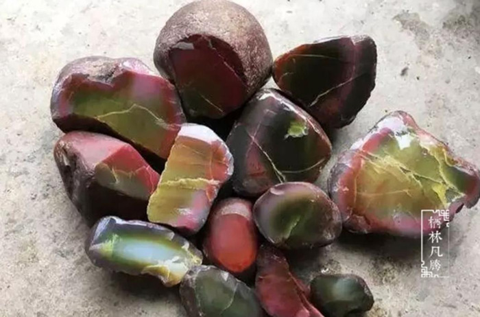 糖果盐源玛瑙的作用与功效【粉色盐源玛瑙的作用与功效】