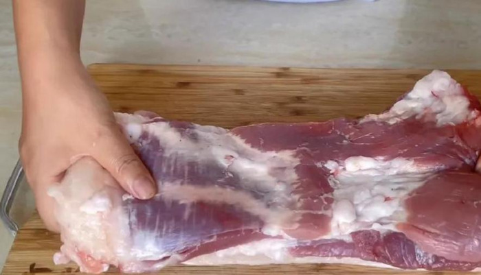 晒腊肉需要烫一下开水吗【晒腊肉怎么做好吃】